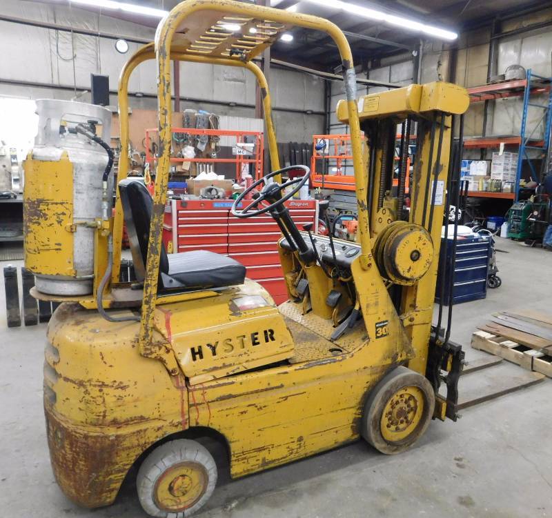 lot 8 image: 3000lb Hyster S30A Forklift