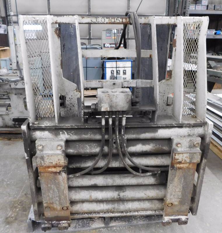 lot 9 image: Cascade Class II Carton Clamp Attachment