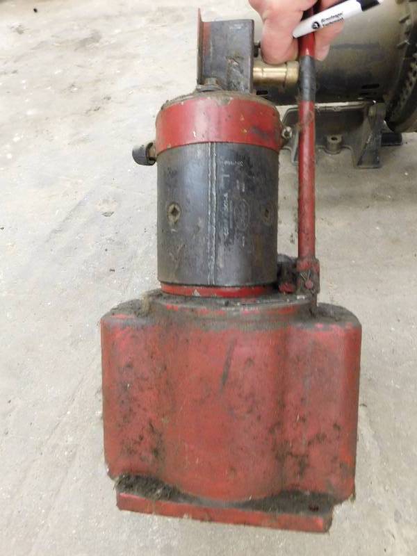 lot 21 image: Blackhawk 6 Volt Hydraulic Pump