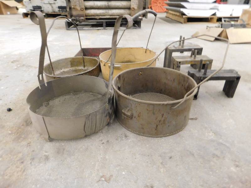 lot 33 image: Lot of Misc Parts Washing Baskets