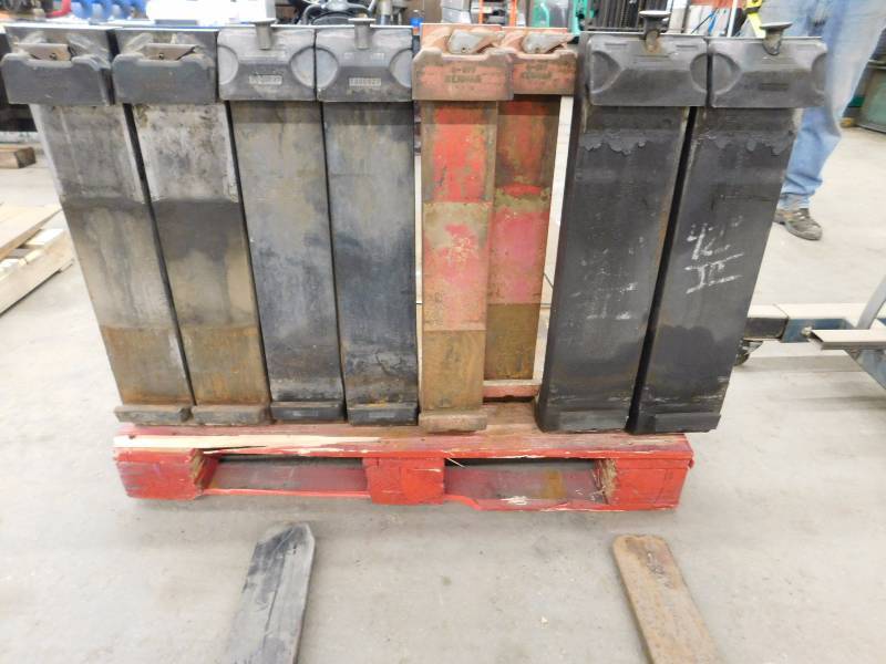 lot 29 image: Class 3 Forklift Forks