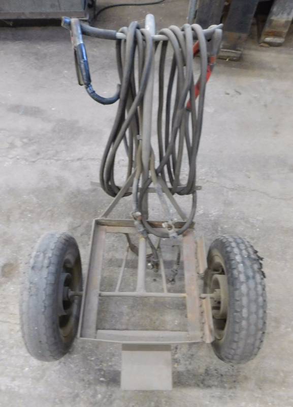 lot 40 image: Battery Cart - 14 12 x 13