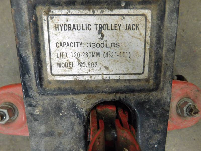lot 58 image: Floor Jack - 3300lb