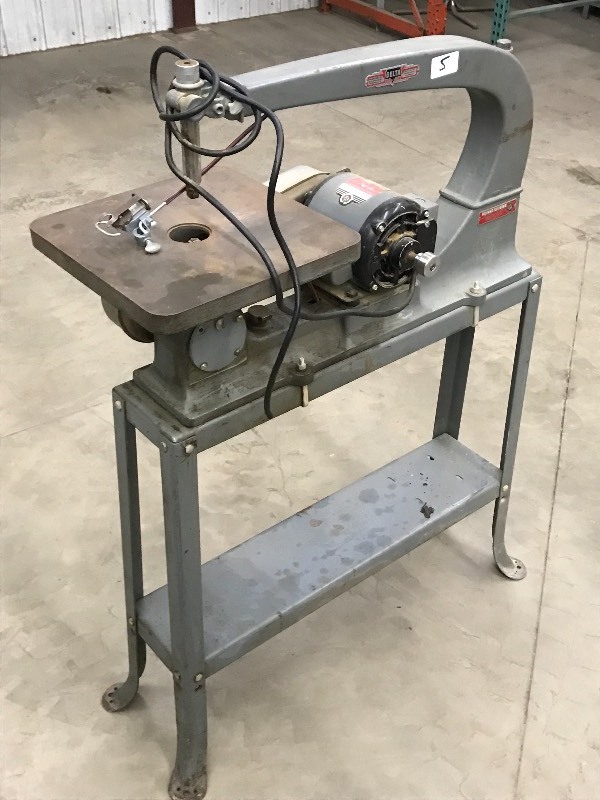 lot 5 image: Delta 13HP Commercial Scroll Saw, ...