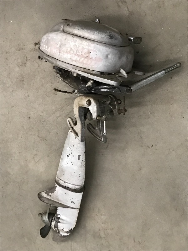 lot 44 image: Vintage Johnson Sea Horse Outboard ...