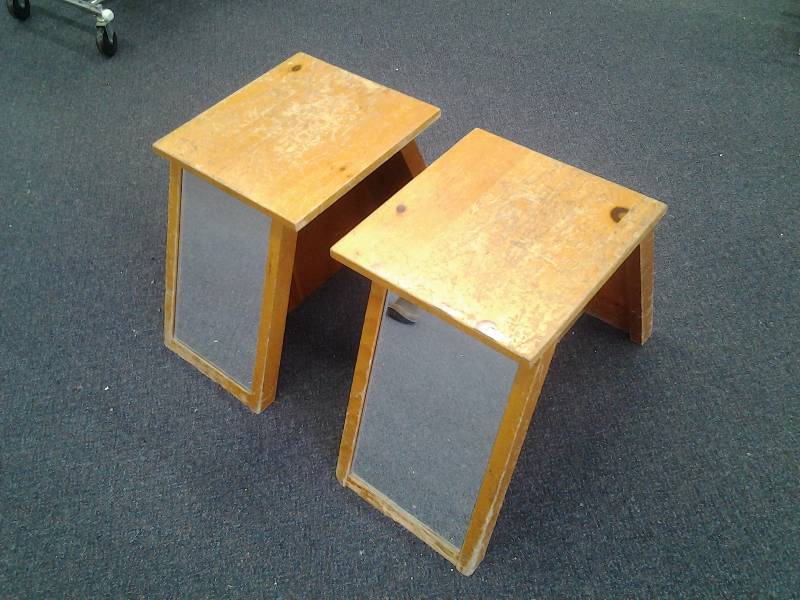 2-Shoe Floor Mirror Seat