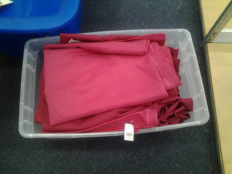 15- Bright Pink Table Cloths 60x60
