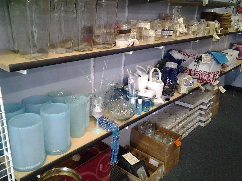 Blue Decor Table Wares-Vases, Napkins, Votives (All On Shelf)