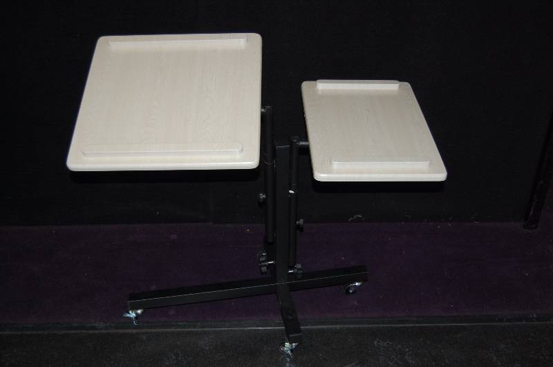lot 4 image: Mobile Work Station