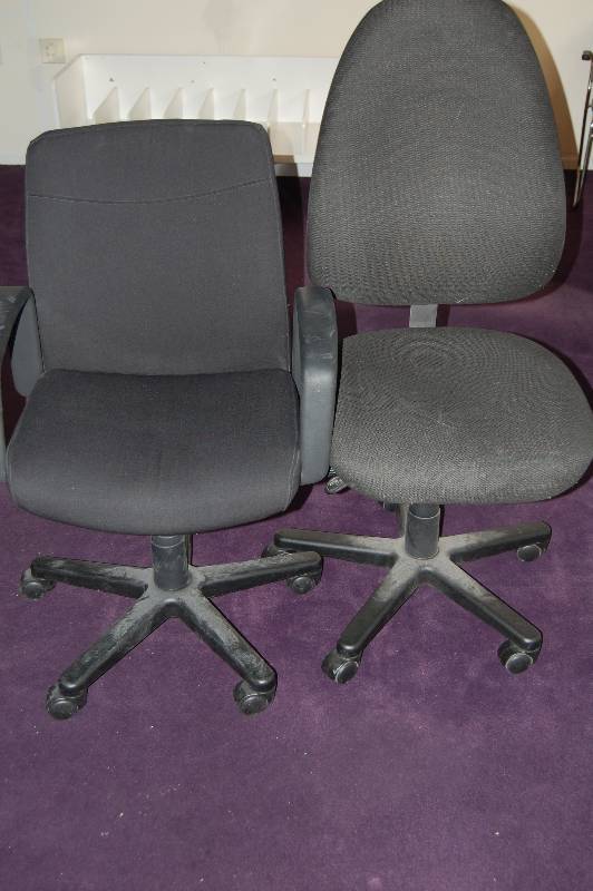 lot 18 image: Office Chairs