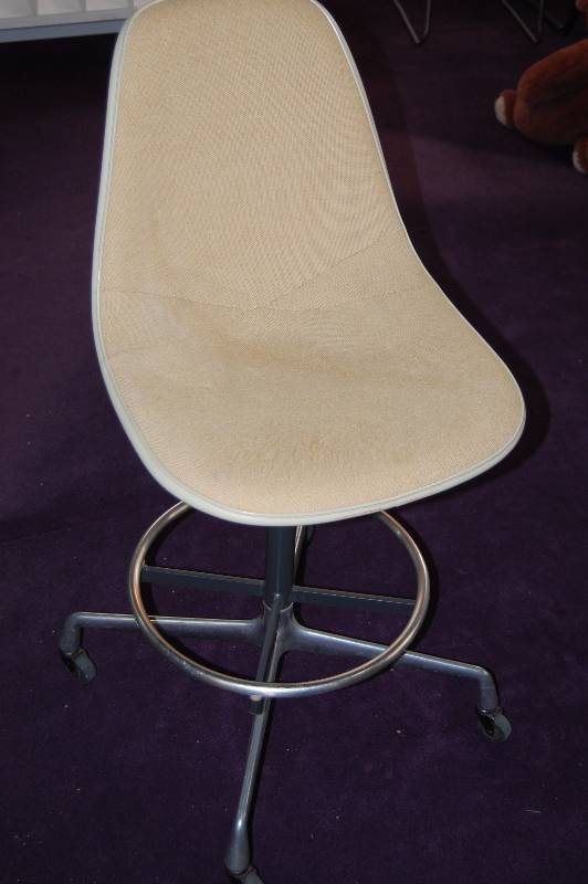lot 19 image: Wheeled Chair