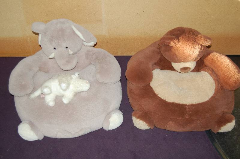 lot 22 image: Plush Kids Chairs