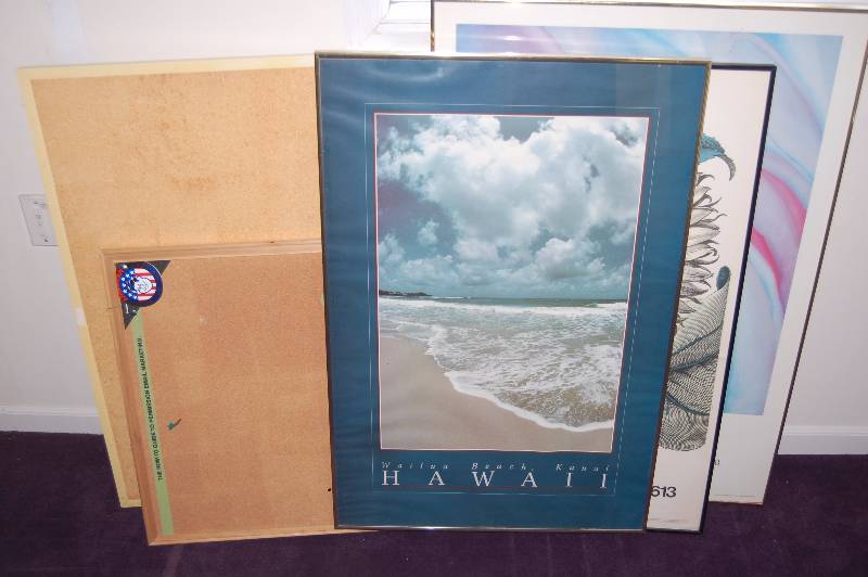 lot 36 image: Pictures and Corkboard