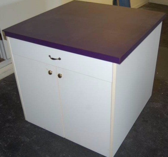 lot 63 image: Cabinet