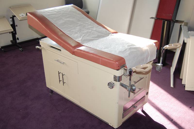 lot 74 image: Exam Table