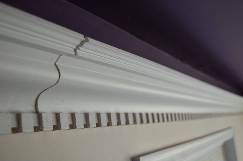 lot 77 image: Crown Molding