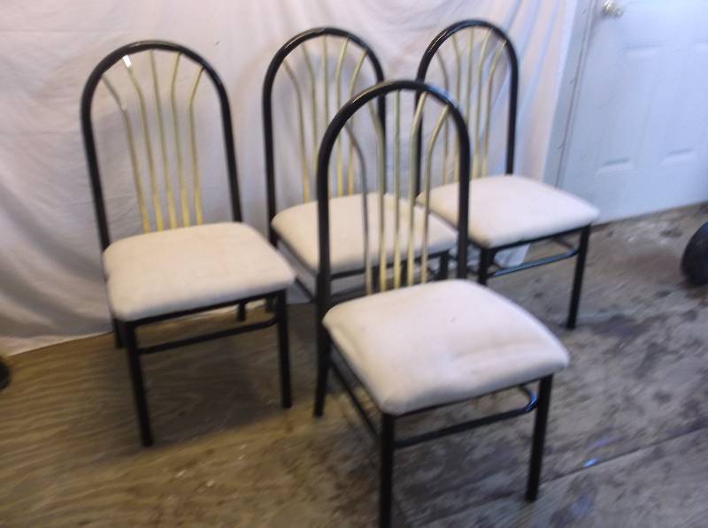 lot 5 image: Chairs
