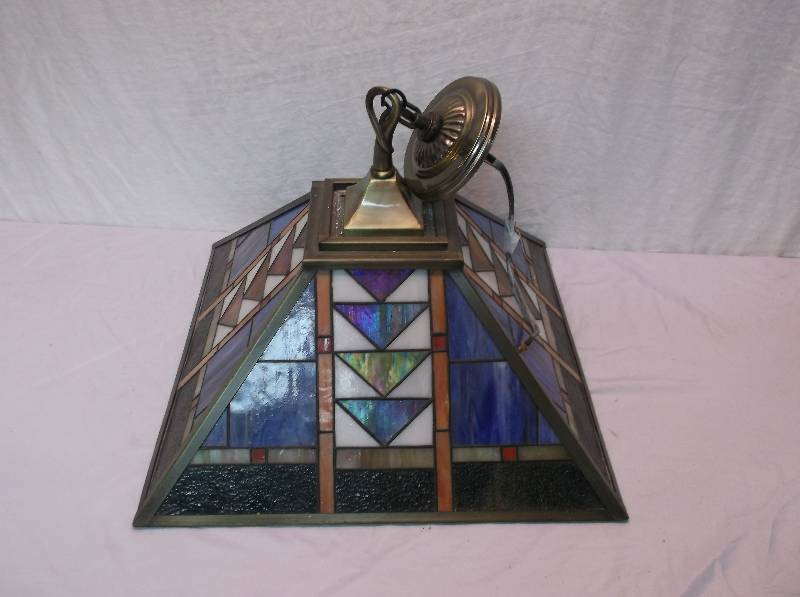 lot 20 image: Hanging Light