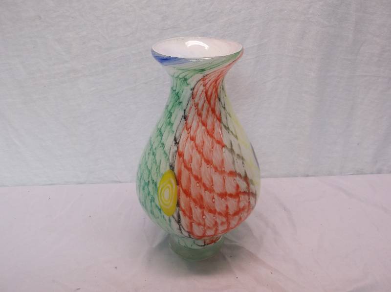 lot 21 image: Vase