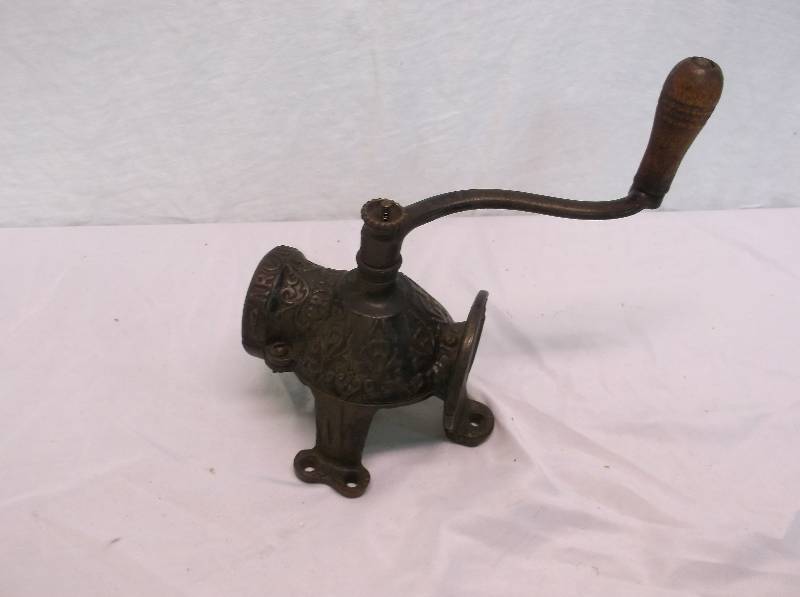 lot 24 image: Vintage