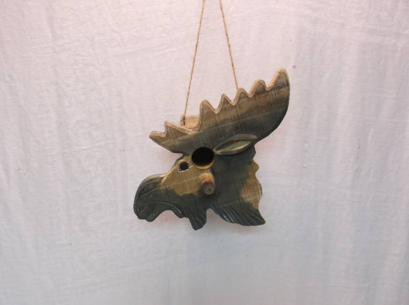 lot 27 image: Bird House