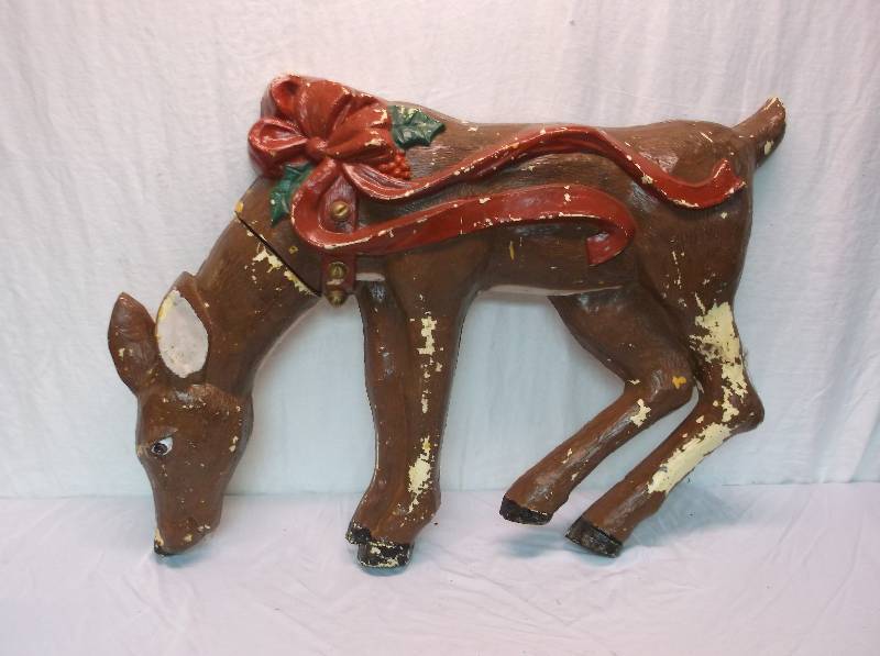 lot 53 image: Decor