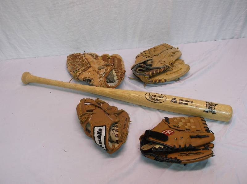lot 61 image: Baseball Gloves