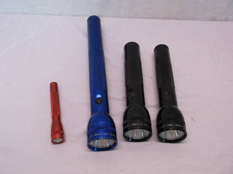 lot 68 image: Flashlights
