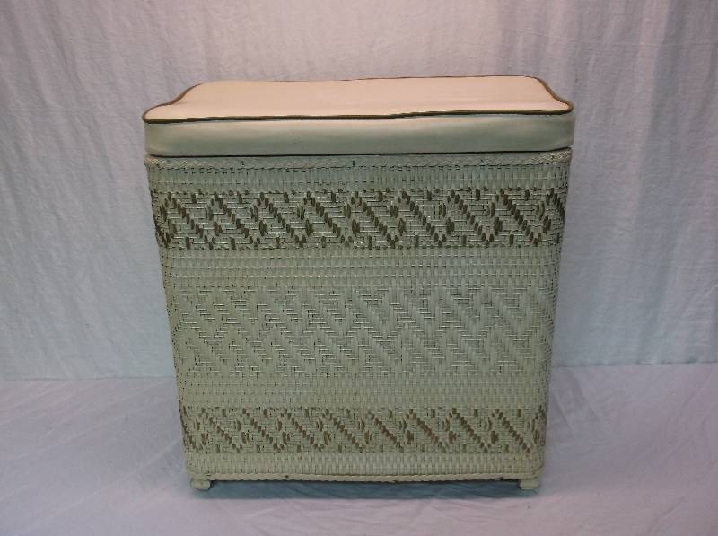 lot 31 image: Vintage