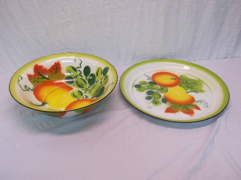 lot 32 image: Enamelware
