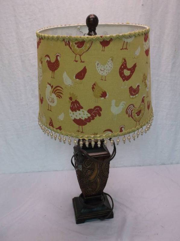 lot 37 image: Lamp