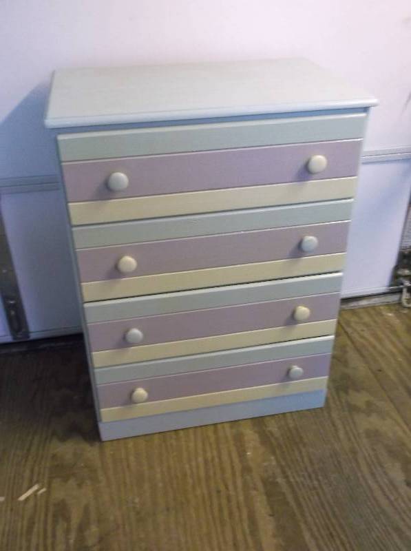lot 39 image: Dresser