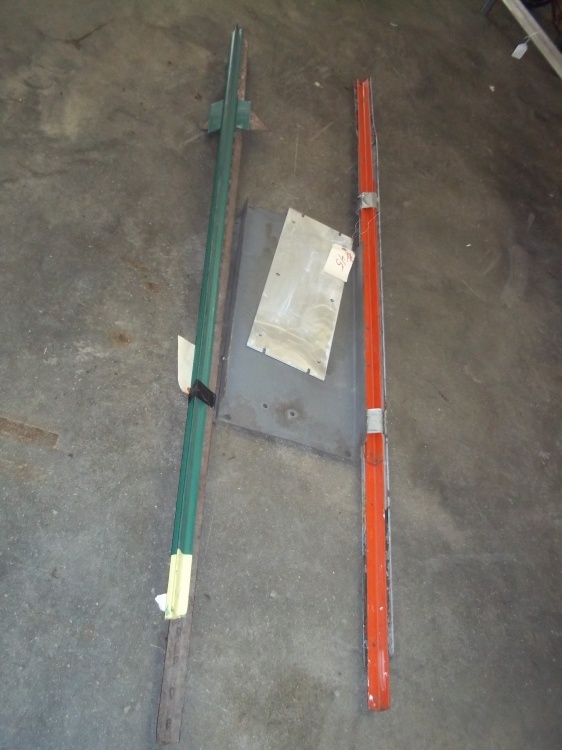 lot 32 image: T-posts, angle brackets, flat steel cover