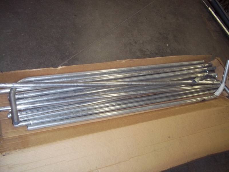 lot 35 image: Aluminum tent pole set