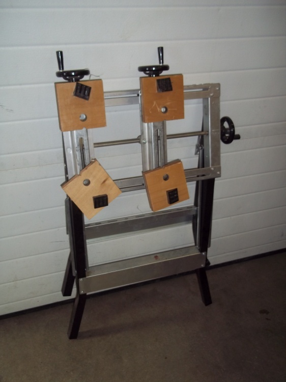 lot 38 image: Folding work bench