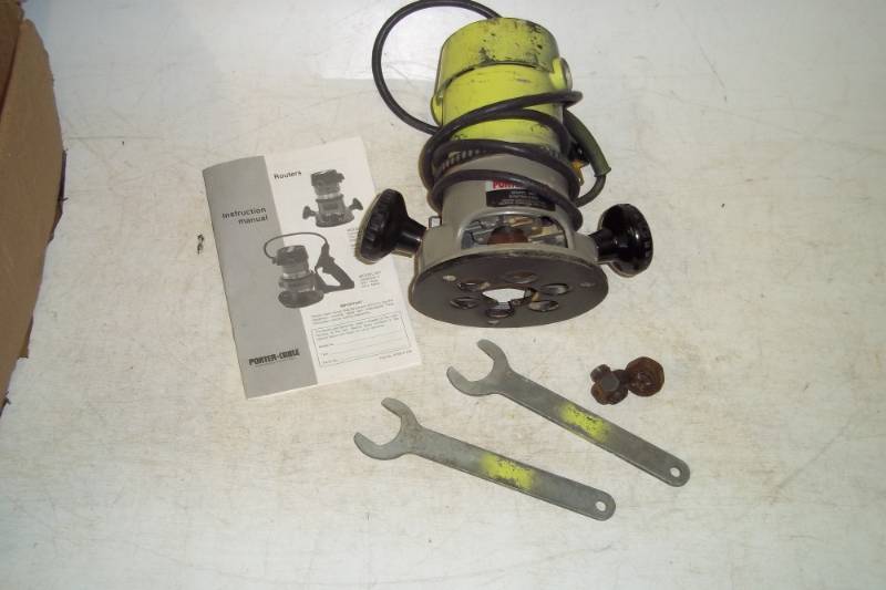 lot 6 image: Bosch heavy duty router model 6902 tested and works