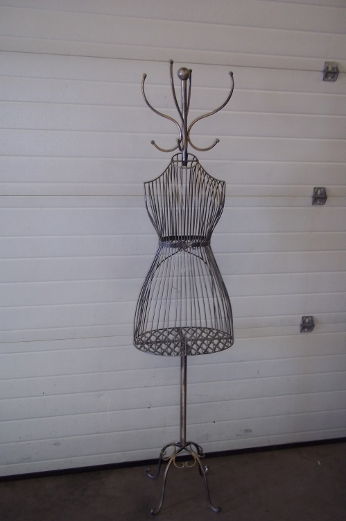 lot 17 image: Vintage iron mannequin dressjacket display and coat rack over 5 tall