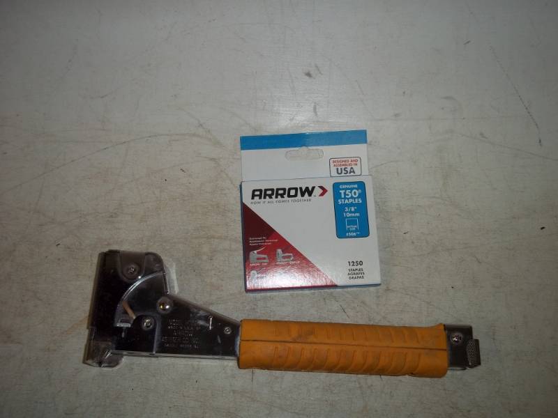 lot 55 image: Staple gun HT50P uses T50 staples and box of staples