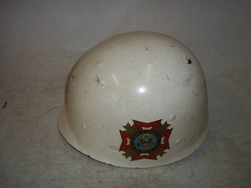 lot 59 image: Vintage military veterans helmet