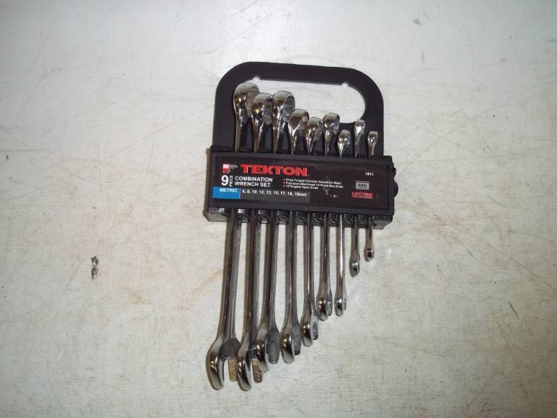 lot 72 image: Tekton 9 piece SAE combination wrench set