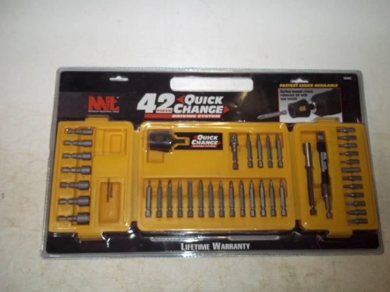 lot 75 image: 42 Piece quick change driving system
