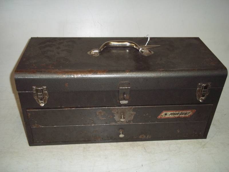 lot 81 image: Power Kraft metal 3 compartment tool box 22 x 10 x 9