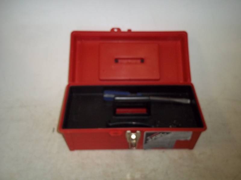 lot 85 image: Tool box with tools