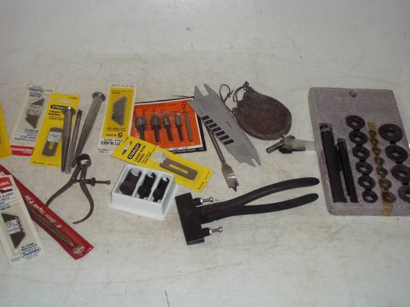 lot 94 image: Machining parts, bits, sheet metal bending pliers, assorted blades