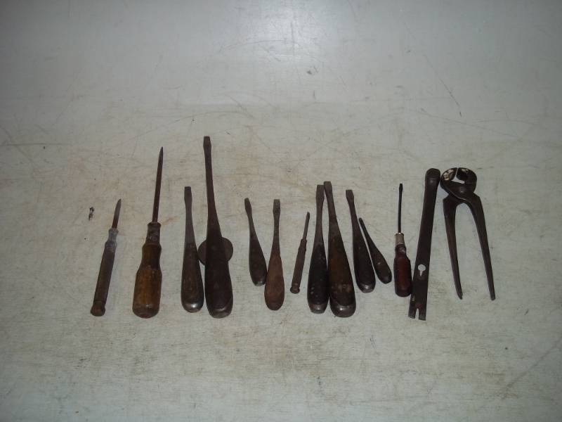 lot 99 image: Vintage screwdrivers and tools