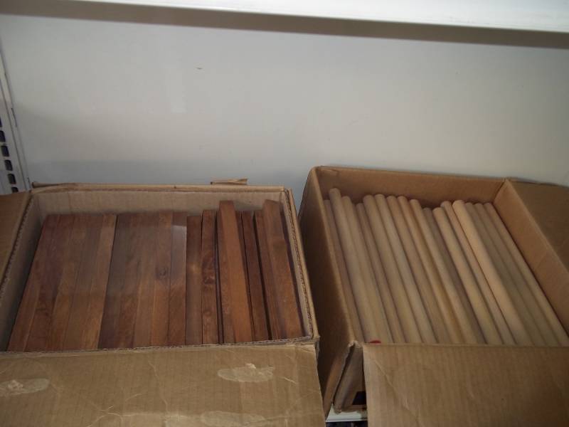 lot 102 image: 2 Boxes of wood dowels, 34 x 12 and 34 x 10