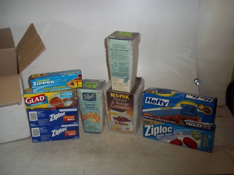 lot 103 image: Assortment of Ziploc bags and plastic containers