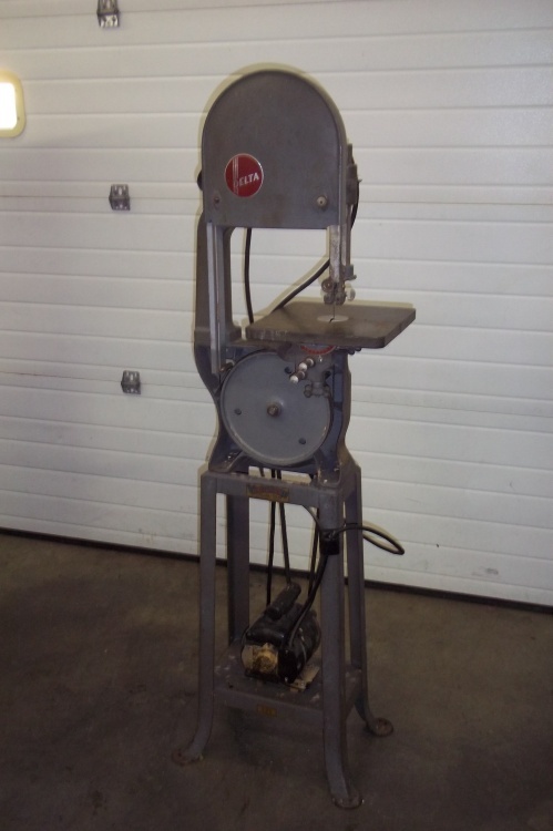 lot 115 image: Delta band saw