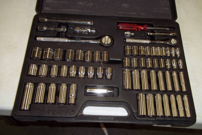 lot 122 image: Socket set with case both metric and sae