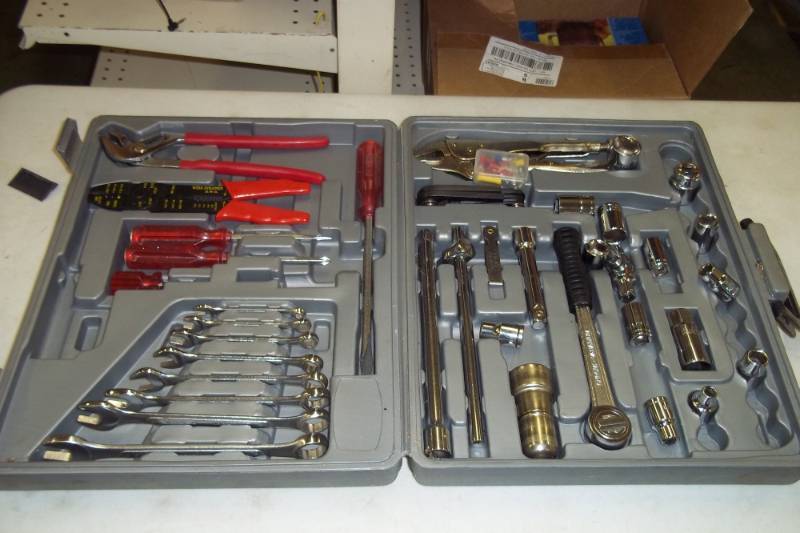 lot 123 image: Socket set with case